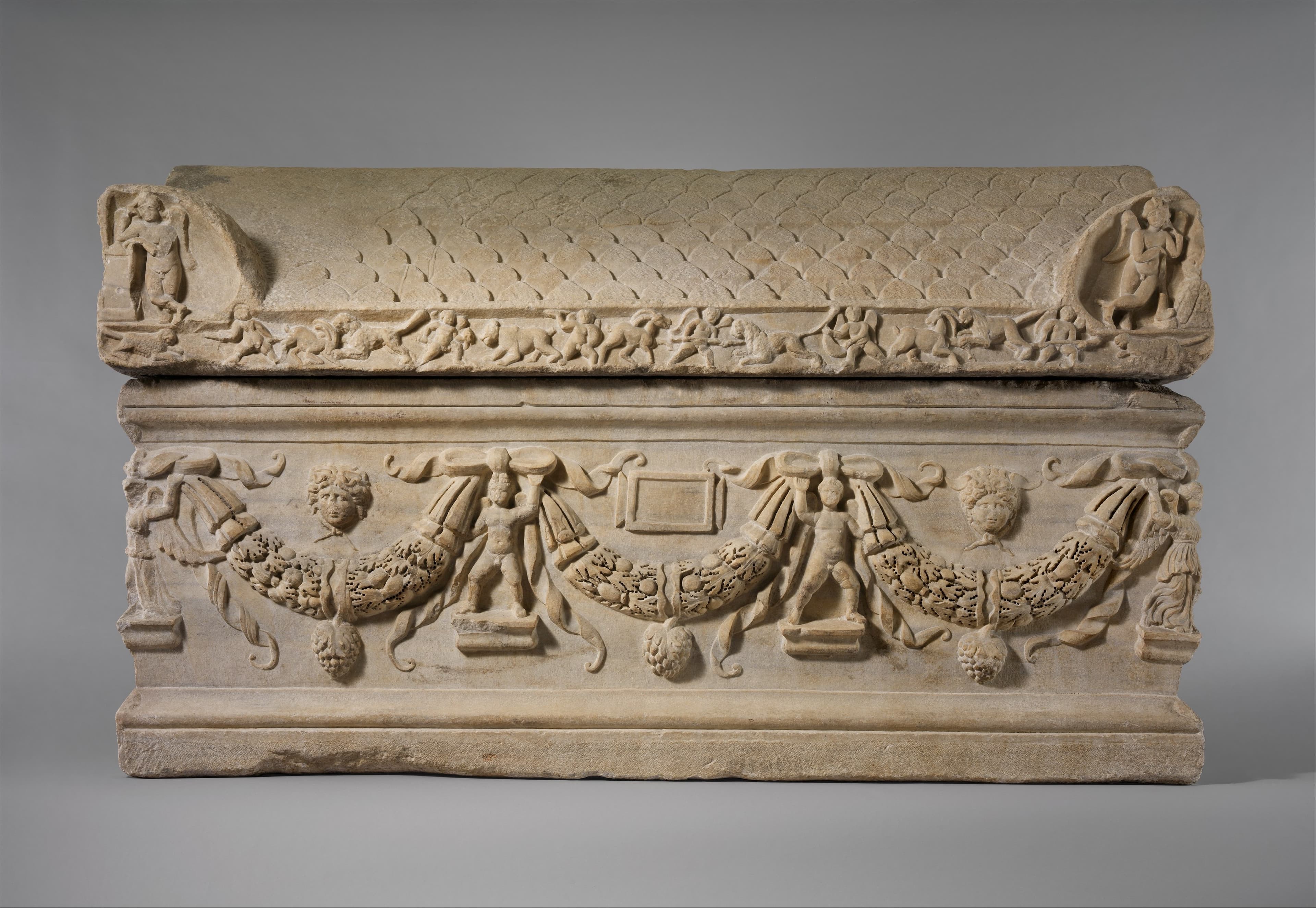 Marble sarcophagus with garlands by Ancient Roman (Unknown)