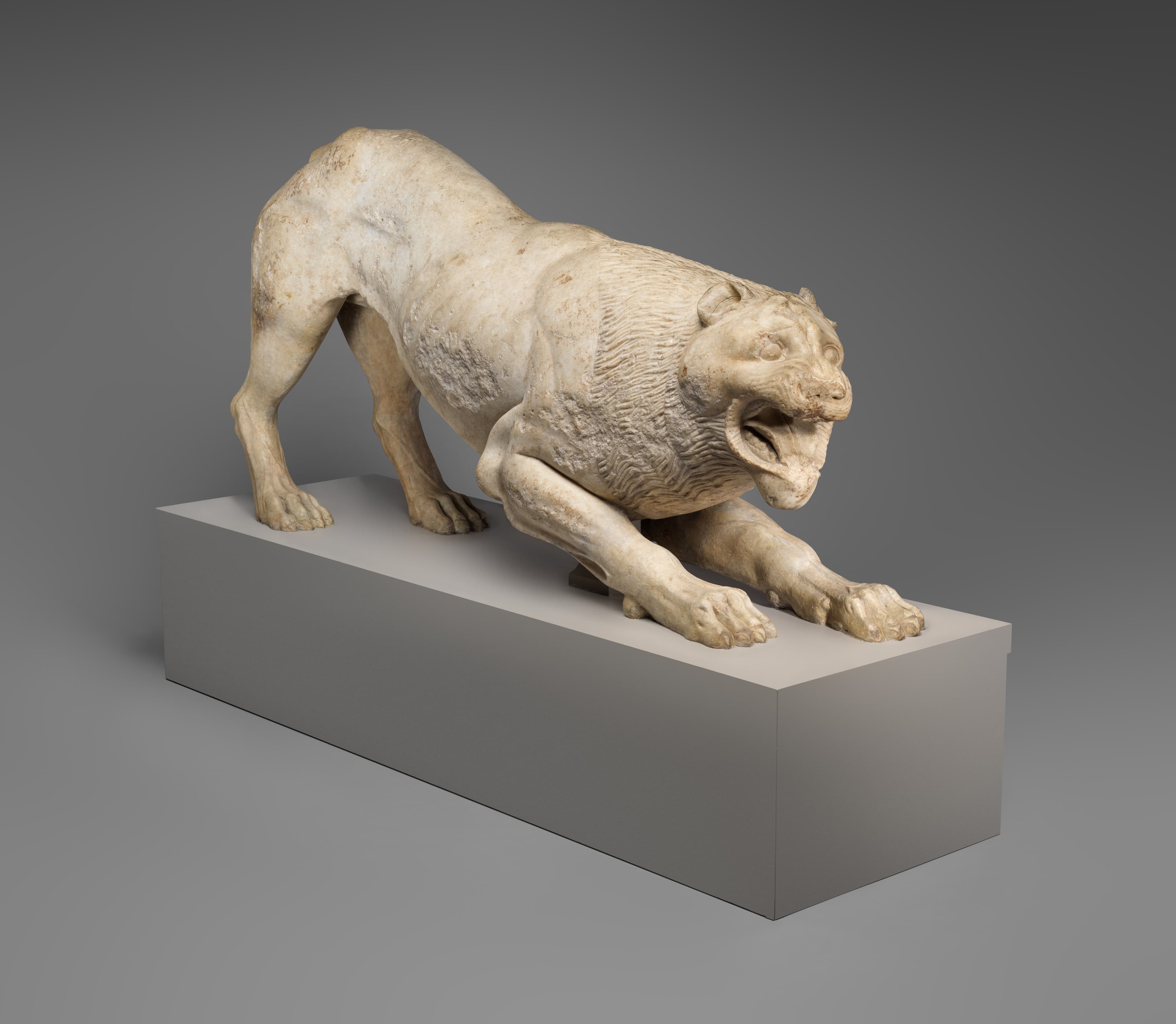 Marble statue of a lion by Ancient Greek (Unknown)